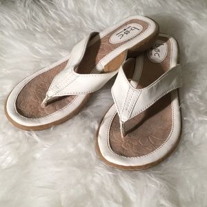b O C sandals 9 M